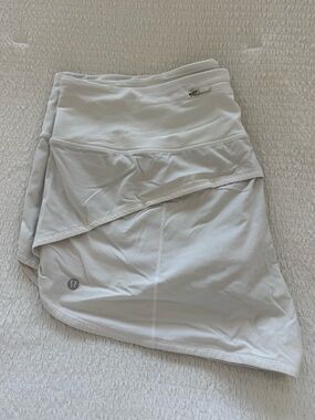 Lululemon Speed Up HR 2.5in Shorts White Size 16